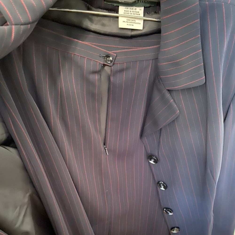 Harve Benard pant suit set/skirt